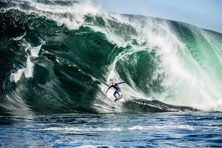 Mick Fanning: no fear at Shipstern Bluff | Photo: Adam Gibson/Red Bull