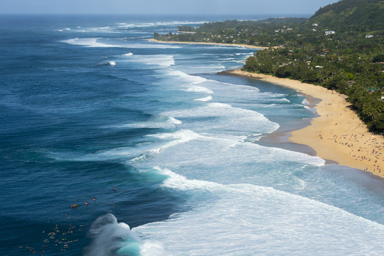 Seven Mile Miracle: 36 surf breaks pumping the North Shore of Oahu | Photo: Ryan Miller/Red Bull