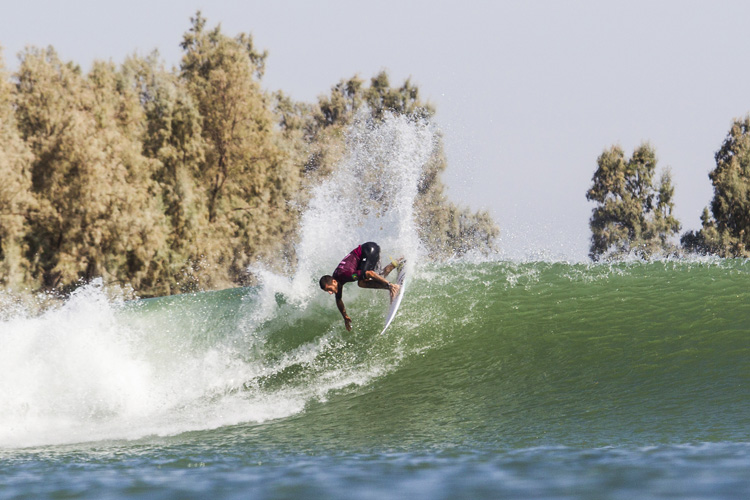 Surf Ranch: the lake pumps right and left-hand waves | Photo: WSL