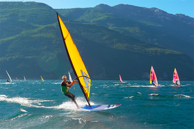 Windsurfer: is it the board, the equipment, or the person who windsurfs? | Photo: Windsurfer Class