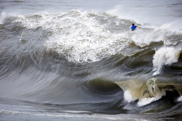 Double-up wave: when two waves merge into one | Photo: Red Bull