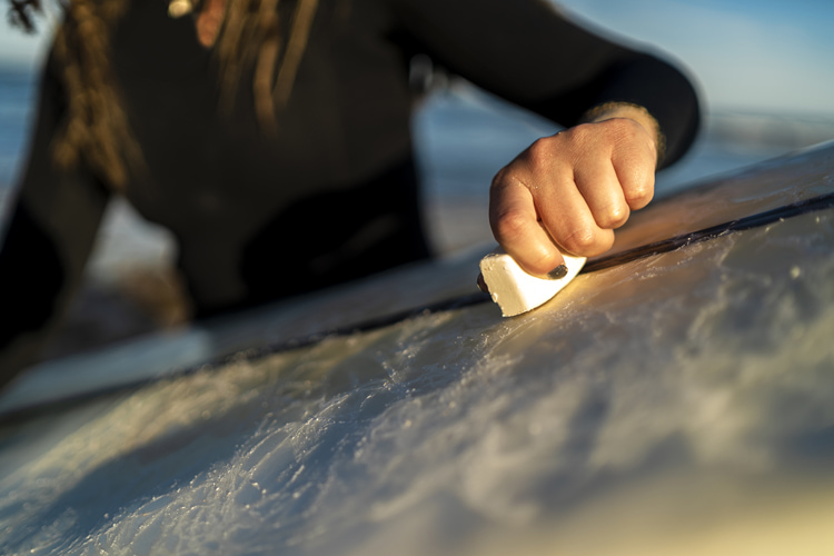 Surfboard pressure dents: they are caused by the surfer's feet, heels, knees, and elbows while taking off, riding a wave, duck diving, maneuvering, or falling over the deck | Photo: Shutterstock