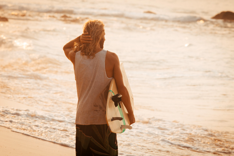 Surfing: find essential hair care tips for protecting your hair and scalp from the elements | Photo: Shutterstock