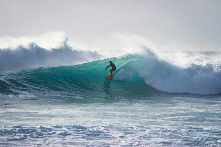 Surfing: words are sometimes the best way to reach out to a deceased surf buddy | Photo: Villarreal/Creative Commons