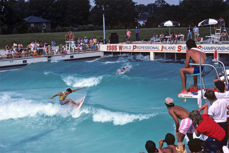 1985 World Professional Inland Surfing Championship: Tom Carroll won the first-ever professional event in a wave pool | Photo: Dorney Park Archive