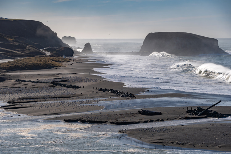 Slack tide: sometimes, it's the best tidal moment to dive, sail and surf | Photo: Shutterstock