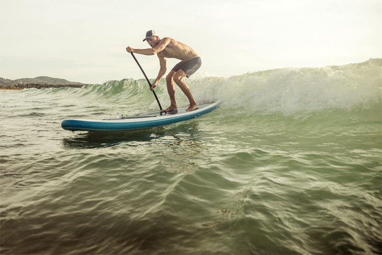 How to surf with an inflatable paddle