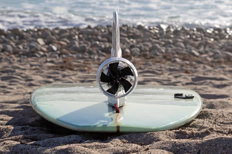 Boost Surfing: the world's first electric surfboard fin