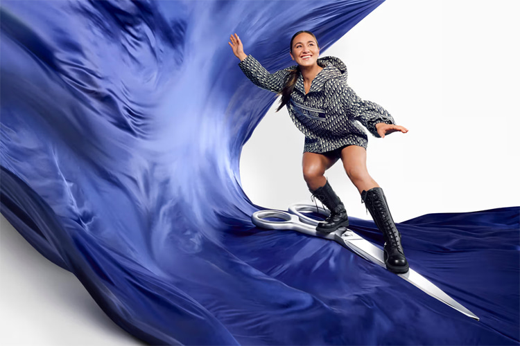 Carissa Moore: high fashion surfing with high-end equipment | Photo: Lindsay Ellary/Dior