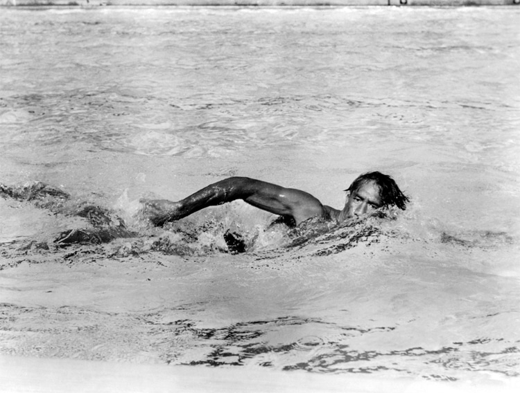 Duke Kahanamoku: training in Los Angeles for the 1932 Olympic Games | Photo: Everett Collection