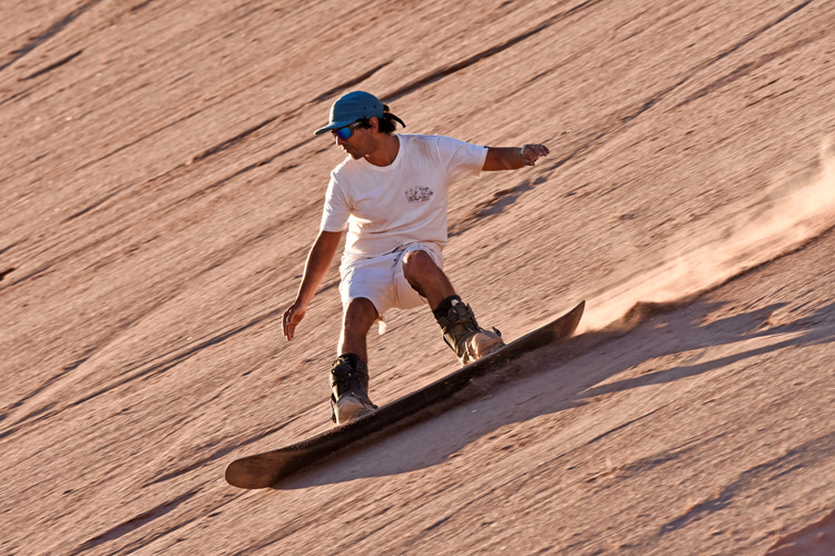 Franco Diaz: the sandboarder who rides dunes like a surfer