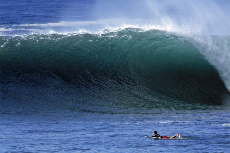 Jardim do Mar: until the early 2000s, it was probably the world's best big-wave point break | Photo: Will Henry/Save the Waves