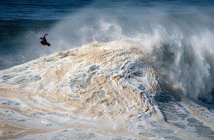 Nazaré: the winter home of the surf industry | Photo: Red Bull