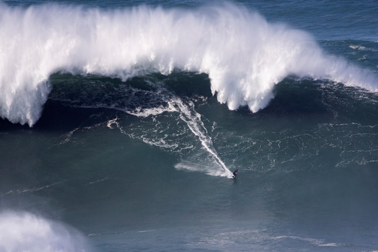 Pedro 'Scooby' Vianna at Praia do Norte in Nazaré: the Brazilian goofy-footer is a prolific big-wave specialist | Photo: Red Bull