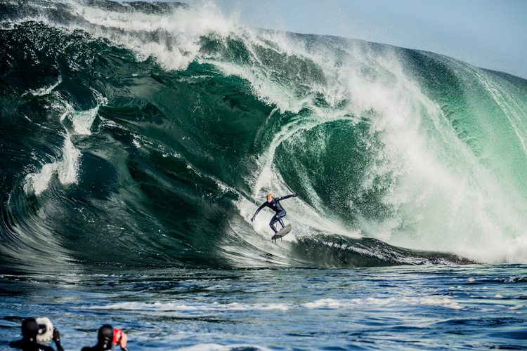 Shipstern Bluff: the world's most famous double-up wave featuring its infamous step | Photo: Red Bull