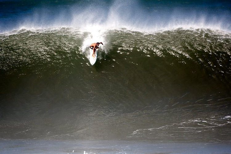 Sion Milosky: surfing for the joy of doing it | Photo: Bielmann/Volcom