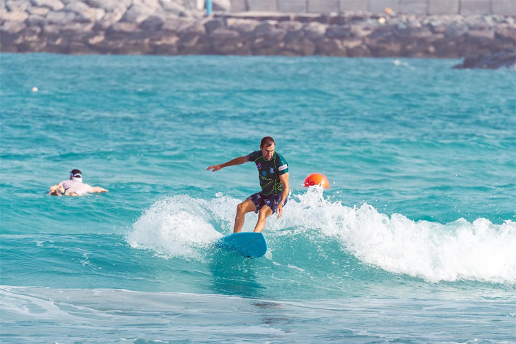 Umm Suqeim Beach: the best months for surfing are December, January and February | Photo: Surf House Dubai