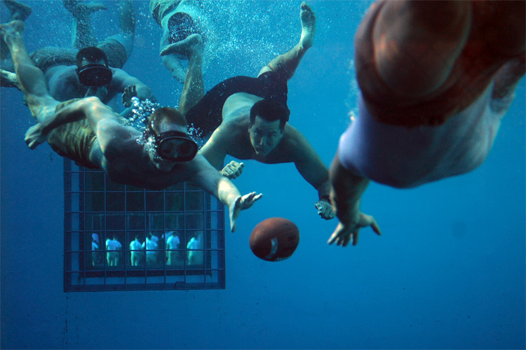 https://www.surfertoday.com/images/stories/underwater-football.jpg