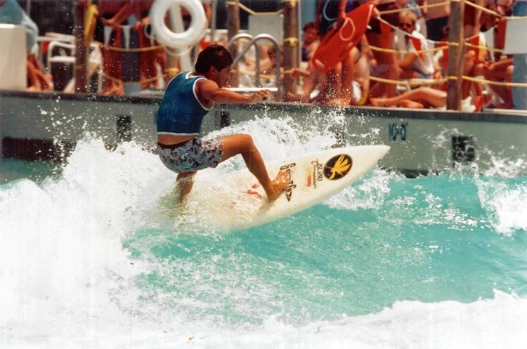 Dorney Park and Wildwater Kingdom: the world's first pro tour wave pool contest ran in Allentown, Pennsylvania | Photo: Dorney Park Archive